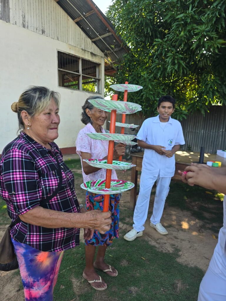 ESTUDIANTES DEL IESTP PABLO BUTZ» REALIZAN PRACTICAS DE ATENCIÓN INTEGRAL AL ADULTO MAYOR EN EL CENTRO POBLADO DE SAN JOSÉ DE YARINACOCHA.