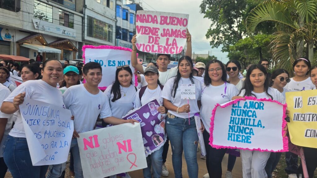 ✨ IESTP PABLO BUTZ presente en la marcha por el Día Mundial de la Erradicación de la Violencia contra la Mujer ✨